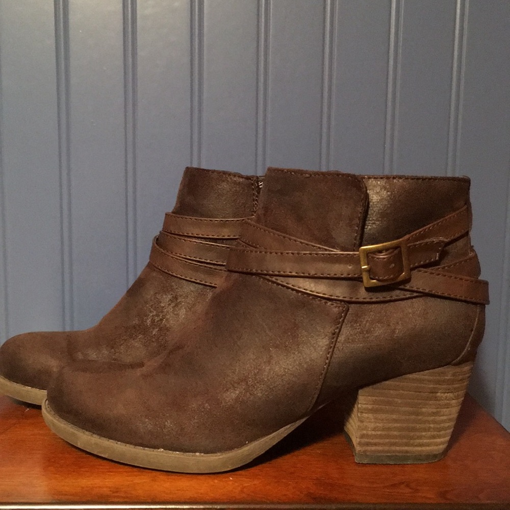 Crown vintage brown ankle boots